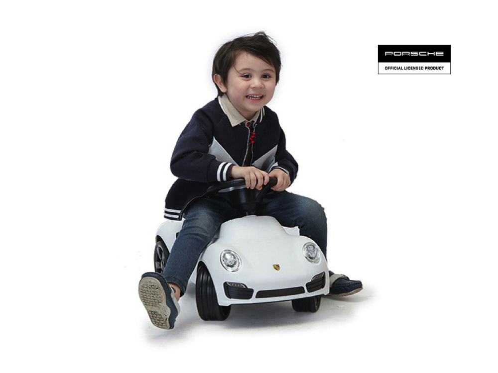 83400-porsche-loopauto-waling-car-foot-to-floor-at